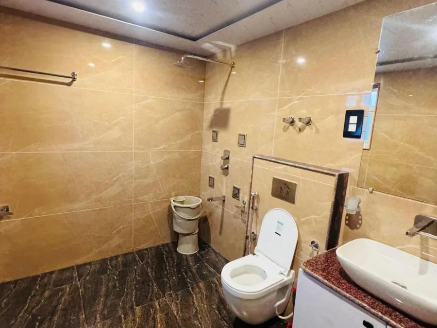 Bathroom at Hotel Seven Pahalgam with marble tiling